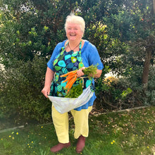 Load image into Gallery viewer, Flouncy Convertible Harvest Apron - "Women's fit"