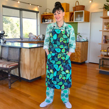 Load image into Gallery viewer, Flouncy Convertible Harvest Apron - "Women's fit"