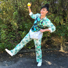 Load image into Gallery viewer, Flouncy Convertible Harvest Apron - "Women's fit"