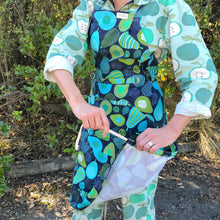 Load image into Gallery viewer, Flouncy Convertible Harvest Apron - "Women's fit"